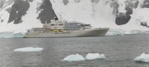 cruiseschip in Antarctica