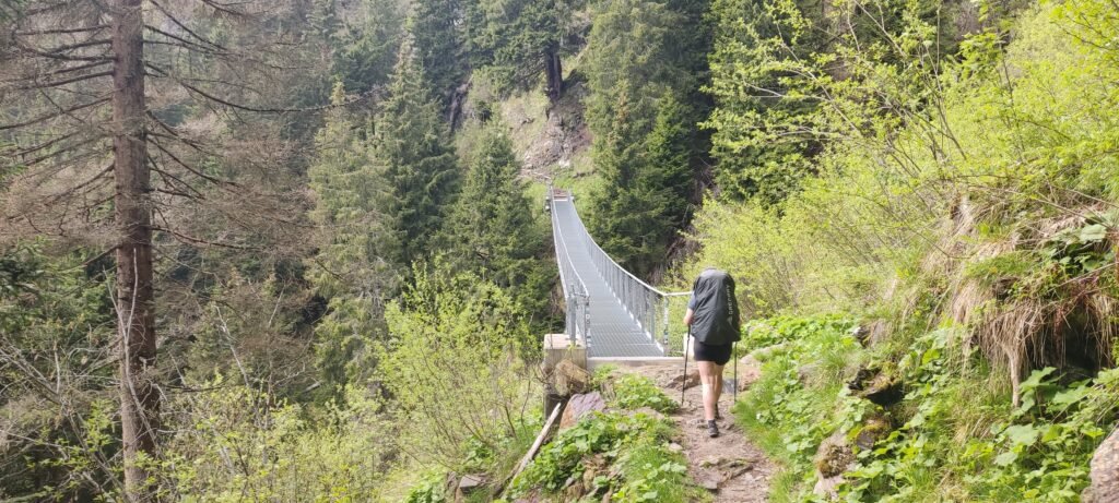 wandelen met rugzak in bergen