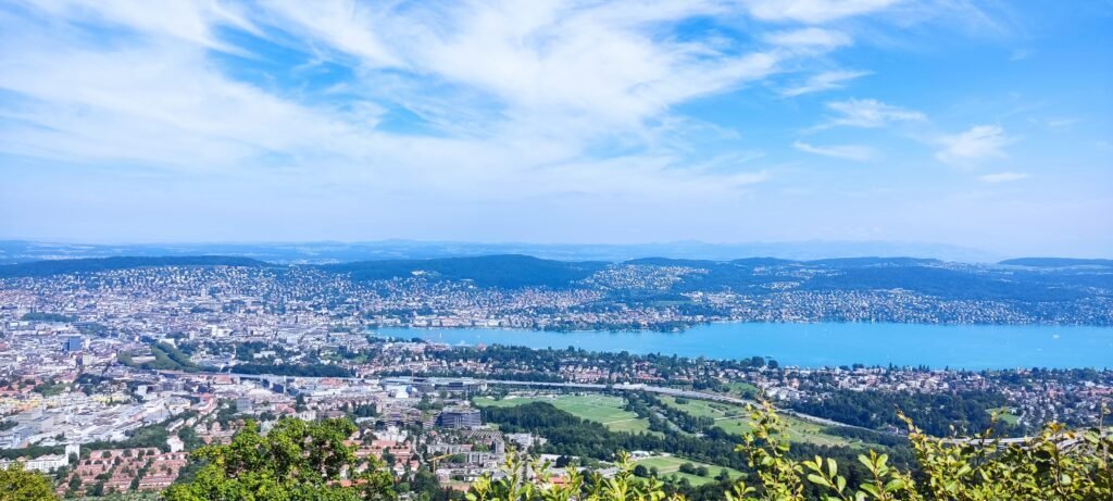 uitkijkwicht van op de Utliberg over Zurich