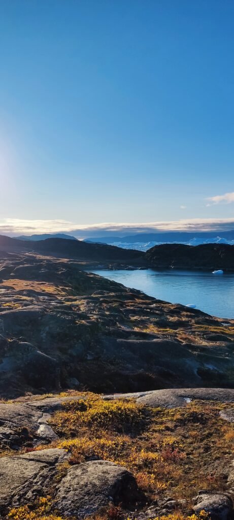 ilulissat uitzicht op ijsbergen in fjord