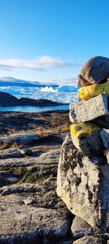 ilulissat uitzicht op ijsbergen in fjord