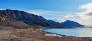Dundas Harbour baai in Groenland met oude huizen oude politiepost