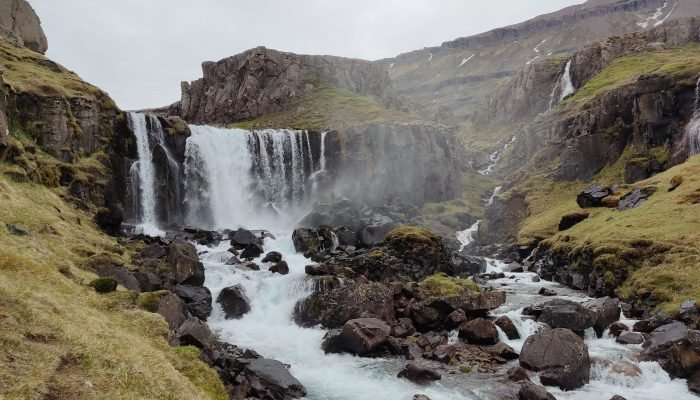 waterval in ijsland