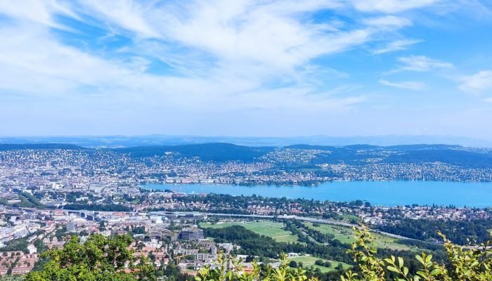 uitkijkwicht van op de Utliberg over Zurich