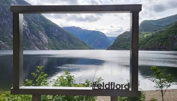 zicht op meer bij Eidfjord in Noorwegen