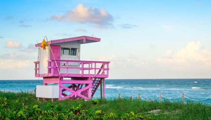 strandwacht cabine miami